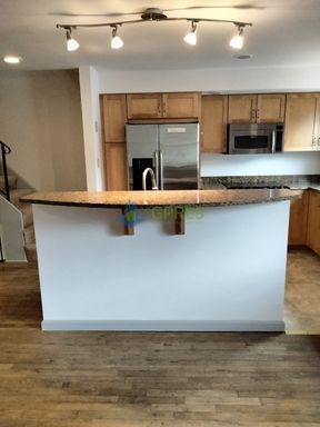 Building Photo - Upscale beautiful and spacious 3-bedroom, 2.5-bathroom apartment Oakland/Shadyside area
