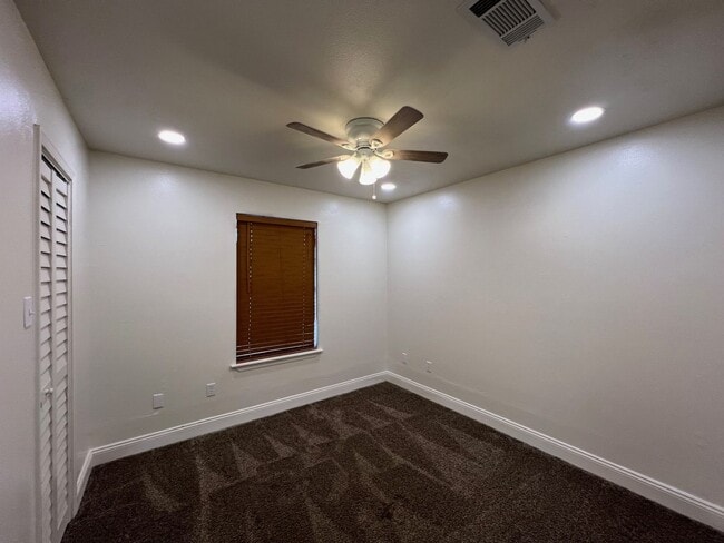 Building Photo - CHARMING HOME IN LIVE OAK VILLAGE