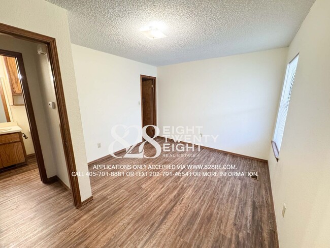 Building Photo - *COMING SOON for May-June 2026 Move in! West Norman 2 Bed/2 Bath Duplex with Two-Car Garage