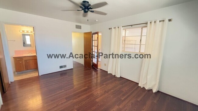 Building Photo - Three Bedroom Ranch Style Home
