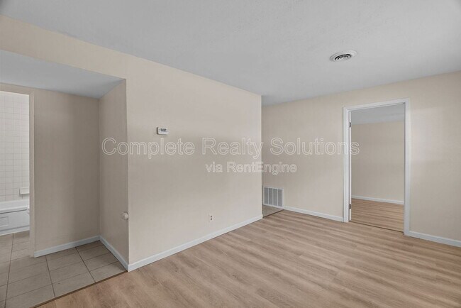 Building Photo - 10140 Earl Dr