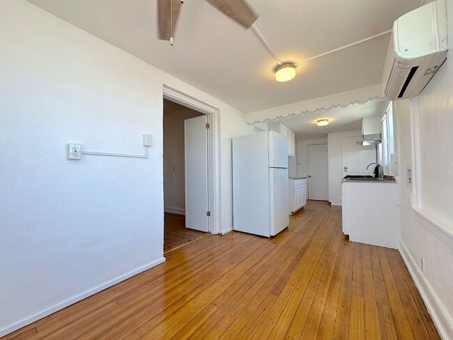 Building Photo - *All Utilities Included* Manhattan Heights 1 bed 1 bath unit with Refrig A/C and Gorgeous views!