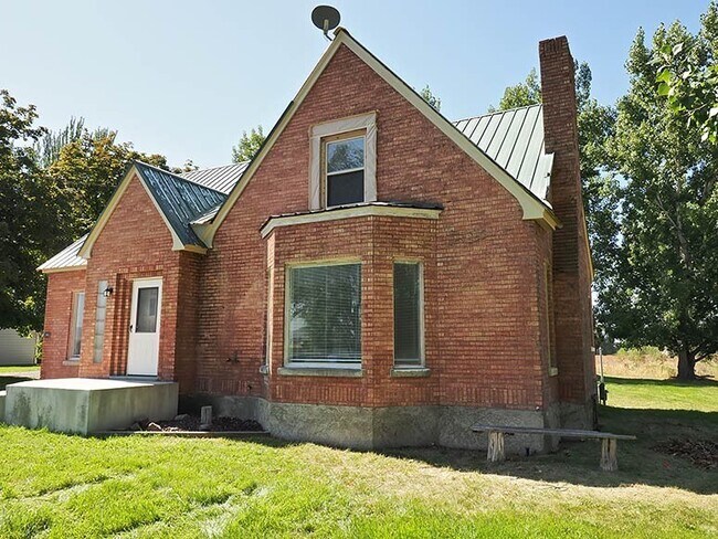 Building Photo - 2345 S Hwy 89