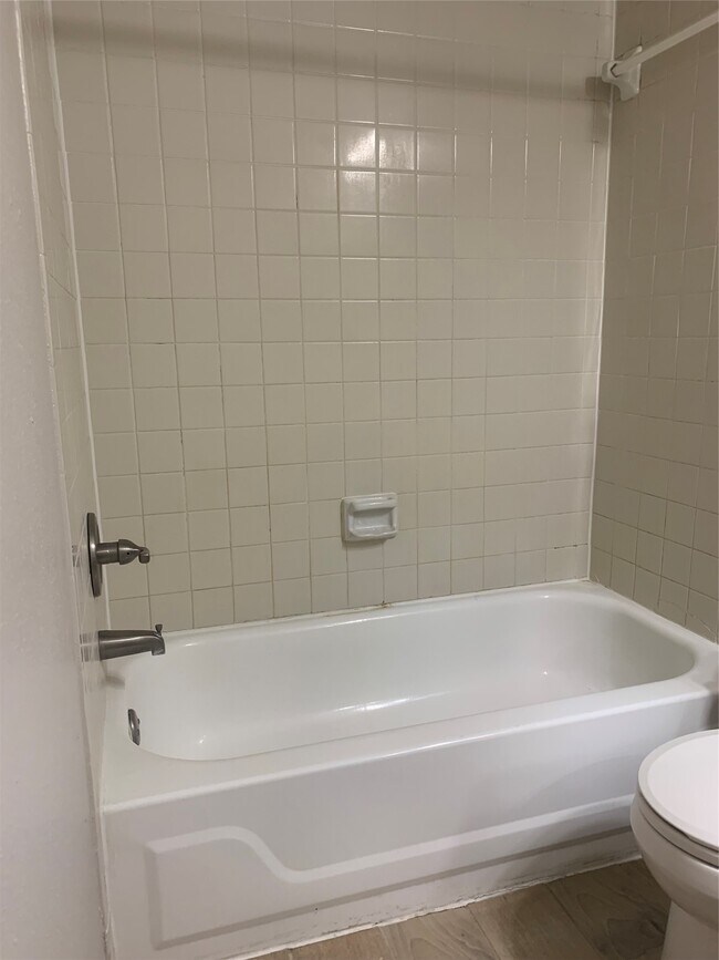 Building Photo - 766 Memorial Mews St