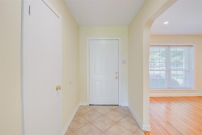 Building Photo - 8807 McAvoy Dr