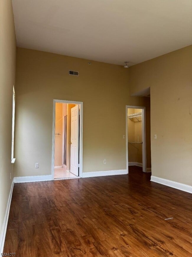 Building Photo - 388 Keswick Dr