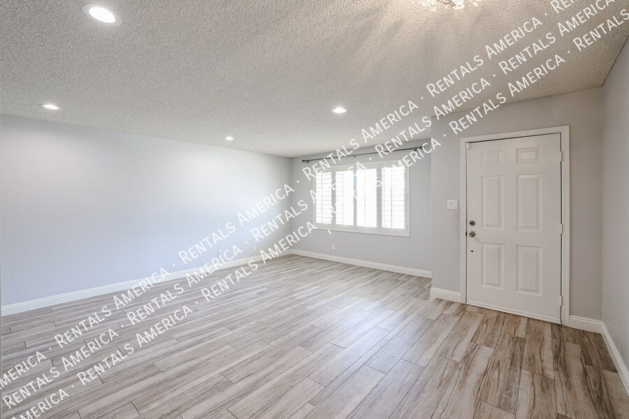 Building Photo - 10534 E Mercer Ln