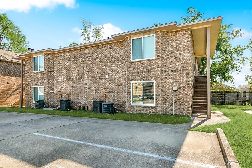 Building Photo - 813 Hammond Manor Dr