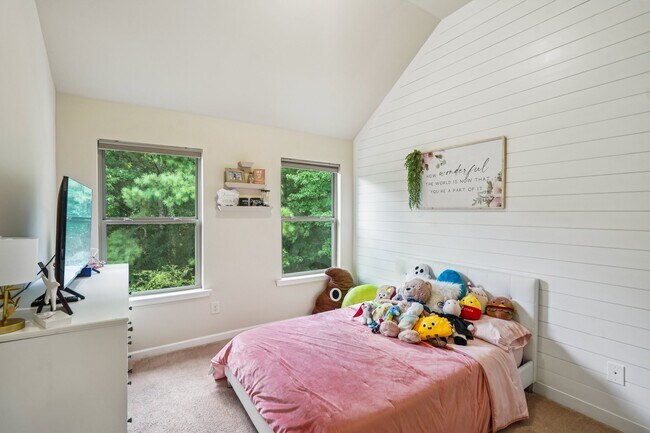 Building Photo - 115 Village Park Dr