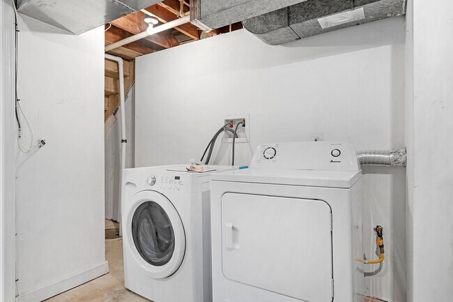 Building Photo - Gwynn Falls Beautiful 3 Bedroom With Finished Basement for RENT