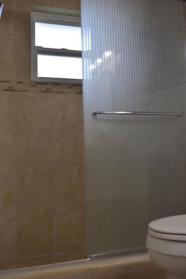 Building Photo - 826 Palama Way