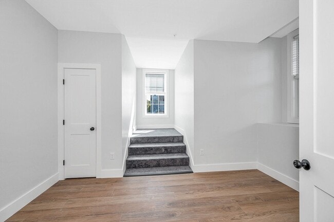 Building Photo - 241 W 6th St