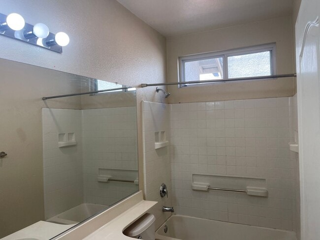 Building Photo - 2733 Sunflower Cir