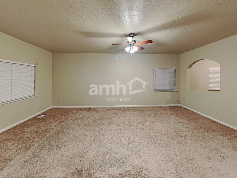 Building Photo - 294 Rocky Creek Way