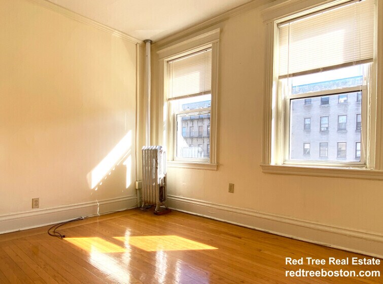 Building Photo - 35 Queensberry St
