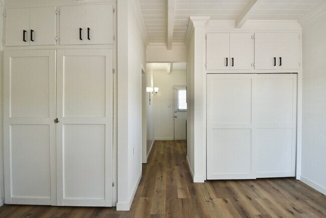 Building Photo - 605-609