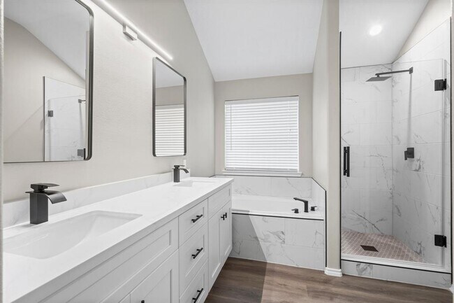 Building Photo - 18464 Sunrise Oaks Ct