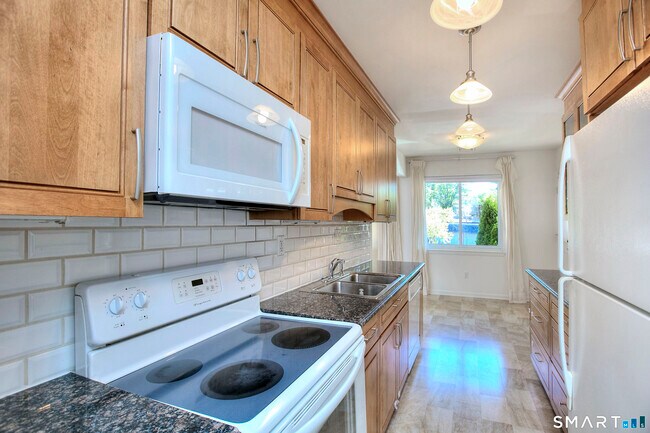 Building Photo - 109 Southport Woods Drive