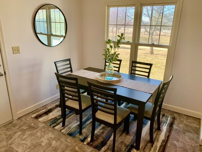 3 Bed / 2 Bath Townhome - Welcome Home to... - 3 Bed / 2 Bath Townhome -  Welcome Home to...