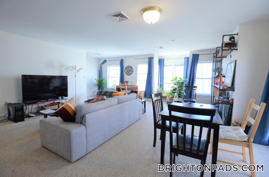 Building Photo - 8 Glencoe St