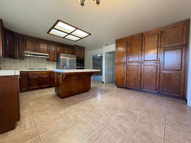 Building Photo - Spacious 4 Bedroom Home in Quiet Galt Neighborhood
