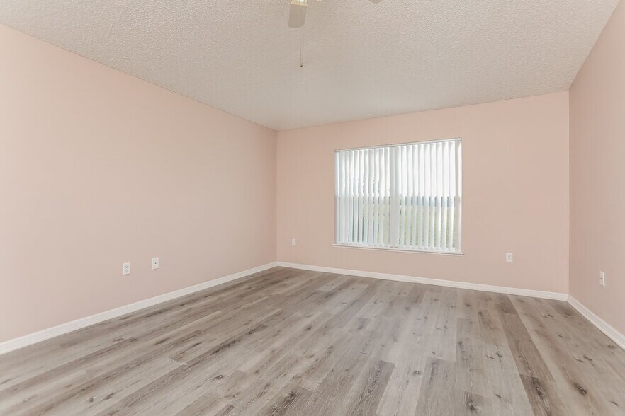 Building Photo - 2142 Sandridge Cir