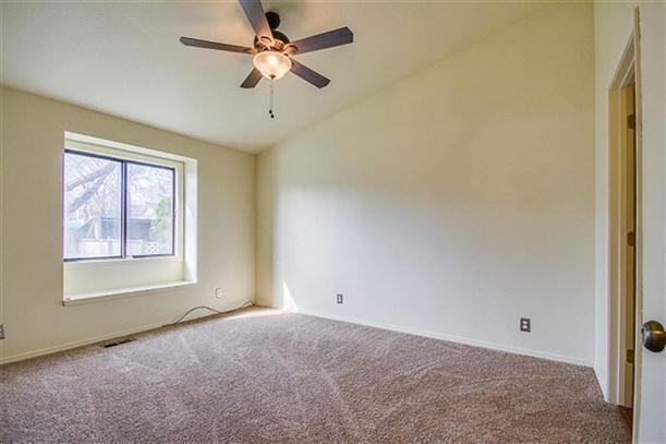 Building Photo - Charming Single Level Home with Open Floor...