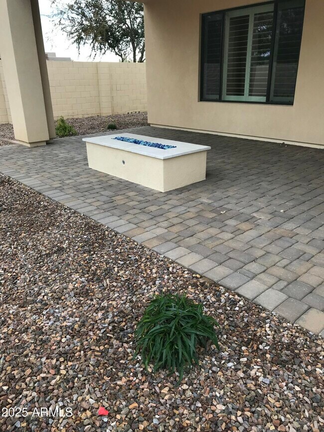 Building Photo - 2836 E Carob Dr