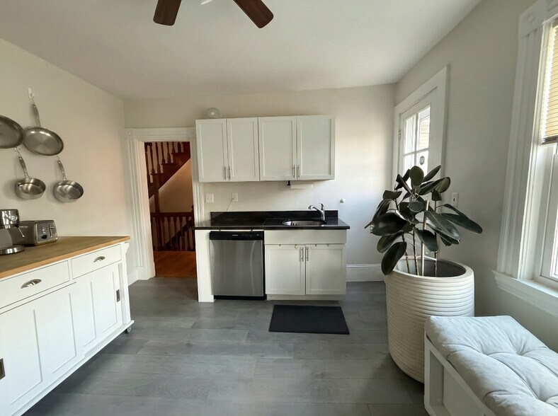 Building Photo - 24 Fellsway W