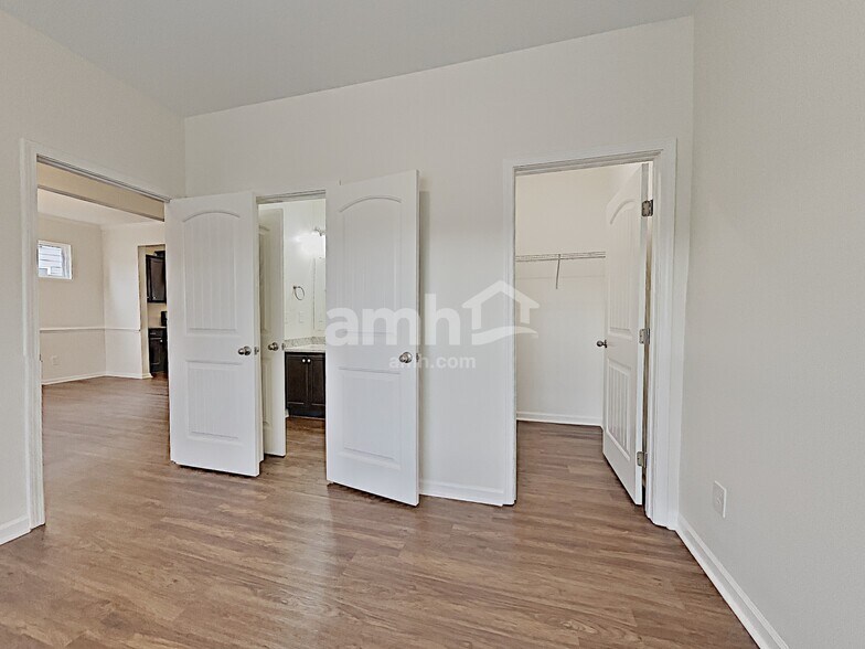 Building Photo - 323 Stoney Hollow Rd