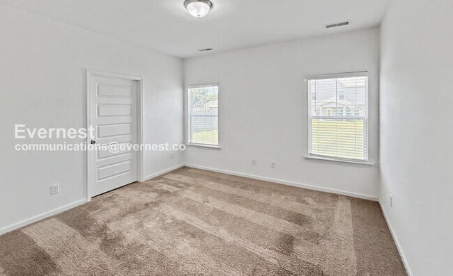 Building Photo - 3 Bed/2 Bath Home with Garage / Available Now!