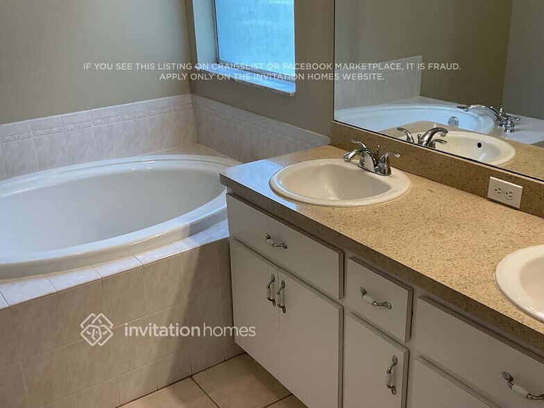 Building Photo - 11011 Lynn Lake Cir