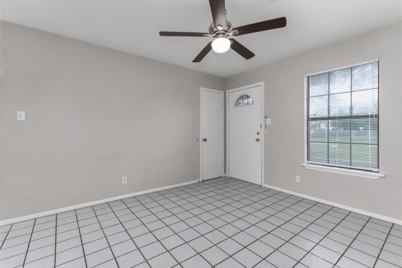 Building Photo - 927 W Formosa Blvd