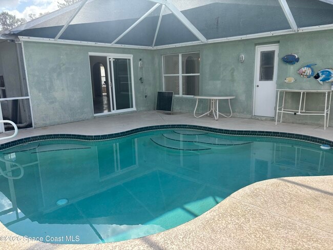 Building Photo - 443 Collings St SE