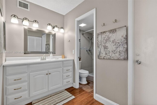 Building Photo - 401 Golden Isles Dr