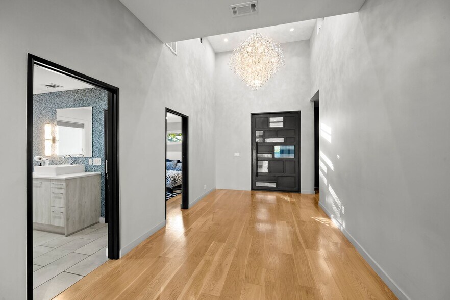 Building Photo - 609 Josephine St