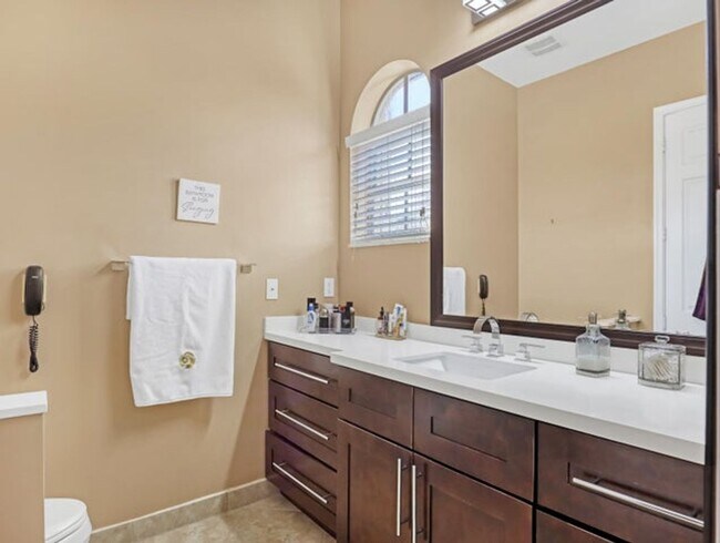 Building Photo - 2227 Ridgewood Cir