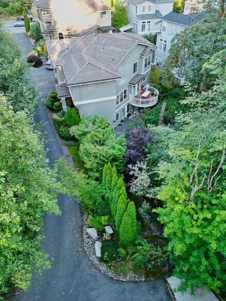 Building Photo - 12323 NE 102nd Ln