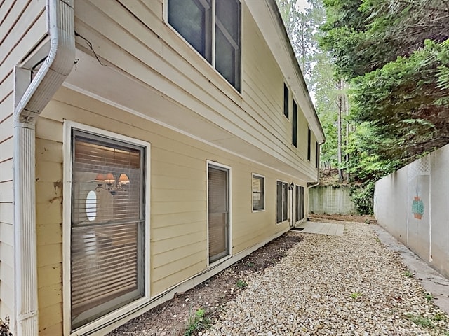 Building Photo - 2011 Aldbury Ln