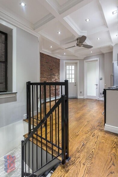 Building Photo - 15 W 103rd St