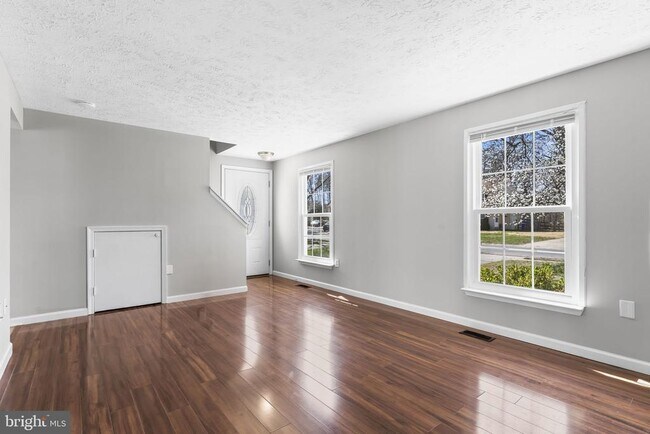 Building Photo - 4817 Kingfisher Ct