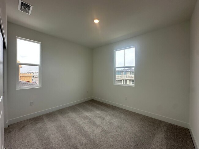 Building Photo - 2824 Wrangell St