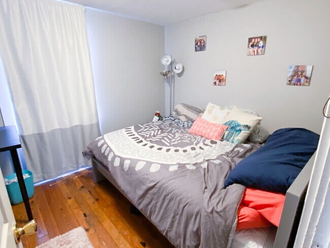 Building Photo - 722 Sunset Dr