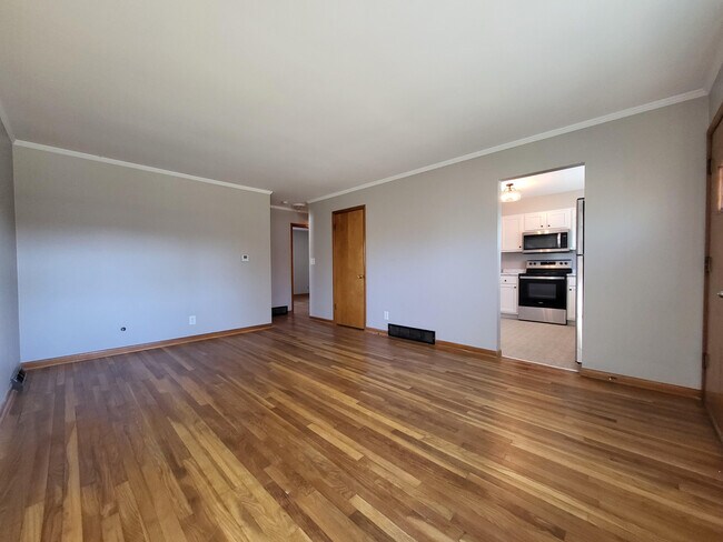 Building Photo - 4720 Esterbrook Rd