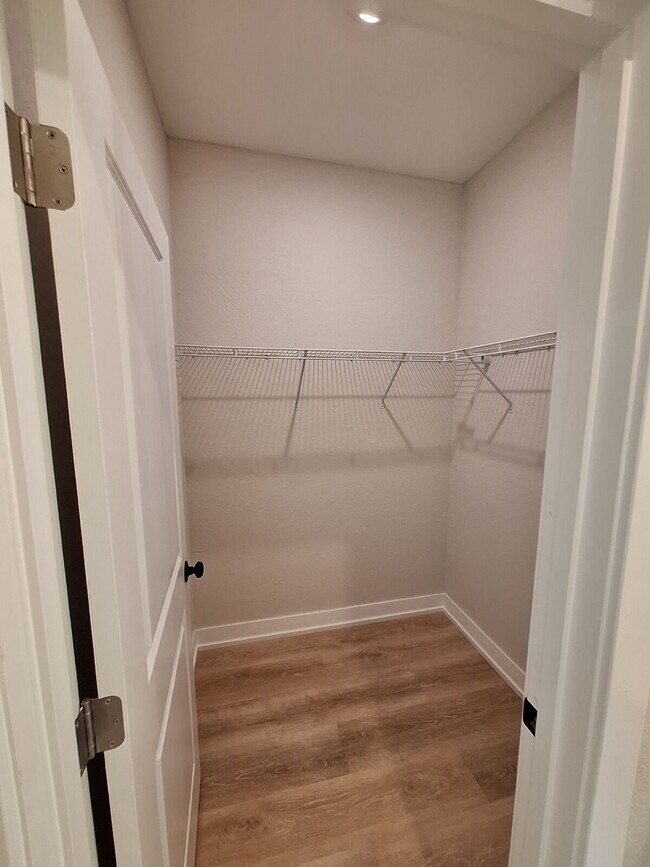 Building Photo - Available with ZERO DEPOSIT MOVE-IN!