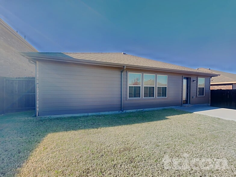 Building Photo - 1002 Meadow Wood Ln