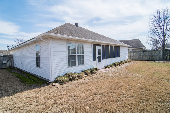 Building Photo - 3 Bedroom/ 2Bath located in Nettleton School District