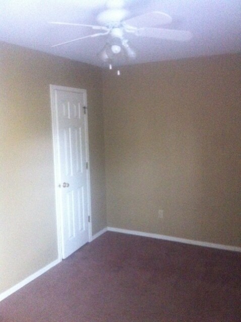 Building Photo - 8611-8611 Southridge Dr