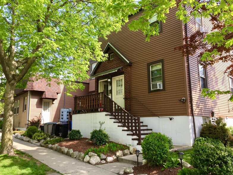 Building Photo - 136 Paulison Ave