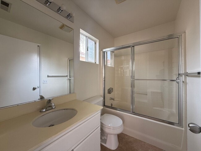 Building Photo - Spacious 3bd/3ba Located in Miramar Ranch North!